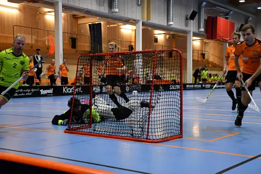 Seger med 9-8 och säsongens första trepoängare!
