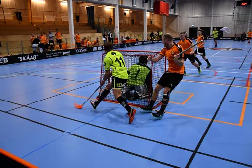 Seger med 9-8 och säsongens första trepoängare!