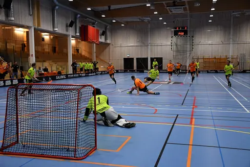 Seger med 9-8 och säsongens första trepoängare!