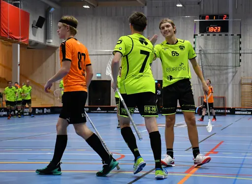 Seger med 9-8 och säsongens första trepoängare!