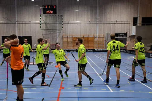 Seger med 9-8 och säsongens första trepoängare!
