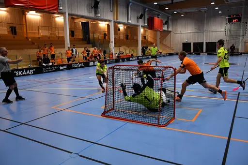 Seger med 9-8 och säsongens första trepoängare!