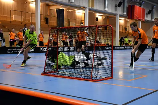 Seger med 9-8 och säsongens första trepoängare!