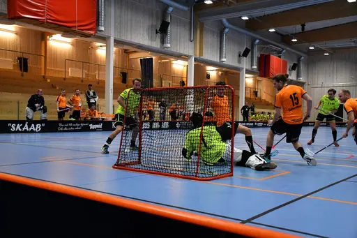 Seger med 9-8 och säsongens första trepoängare!