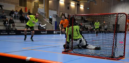 Seger med 9-8 och säsongens första trepoängare!