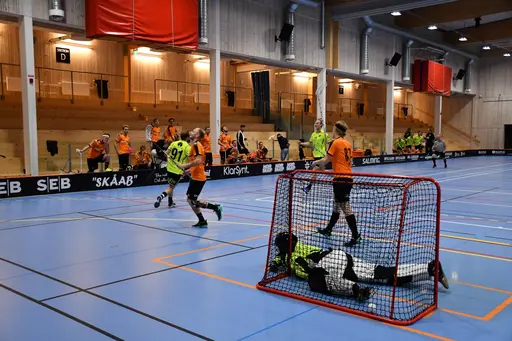 Seger med 9-8 och säsongens första trepoängare!
