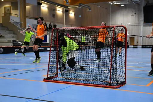 Seger med 9-8 och säsongens första trepoängare!