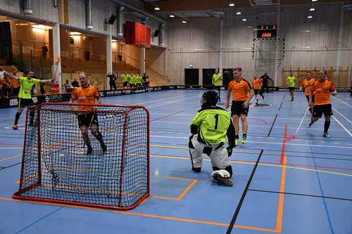 Seger med 9-8 och säsongens första trepoängare!