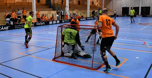 Seger med 9-8 och säsongens första trepoängare!