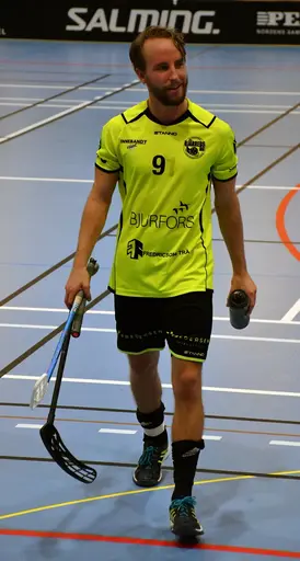 Seger med 9-8 och säsongens första trepoängare!