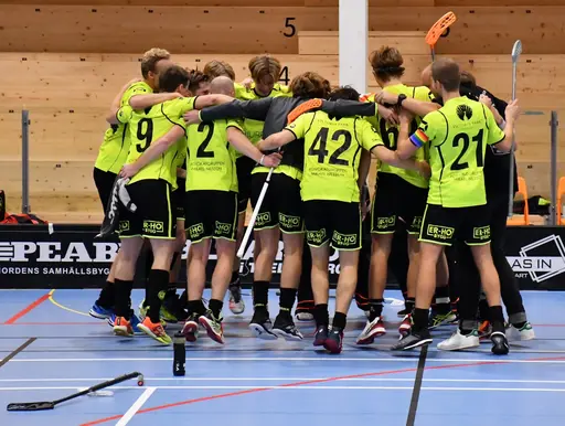 Seger med 9-8 och säsongens första trepoängare!