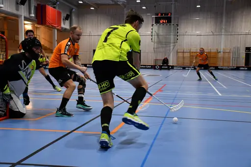 Seger med 9-8 och säsongens första trepoängare!