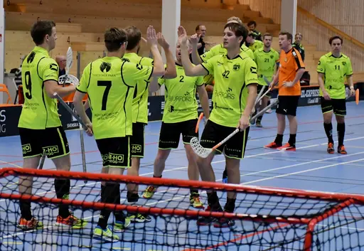 Seger med 9-8 och säsongens första trepoängare!