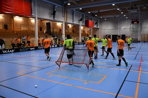 Seger med 9-8 och säsongens första trepoängare!