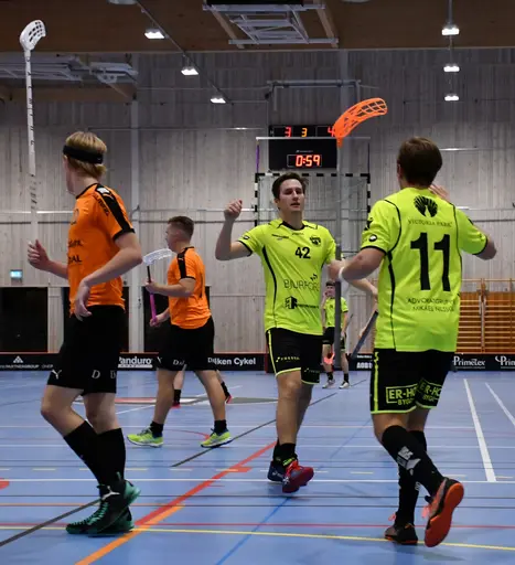 Seger med 9-8 och säsongens första trepoängare!