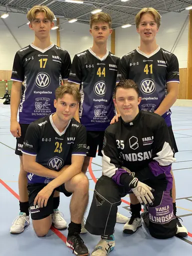 Bild 1: Emilia (F04). Bild 2: John, Viktor, Albin, Gabriel och Rasmus (P04). Bild 3: Alva och Thea (F05). Bild 4: Viktor, Kalle och Philip (P05)