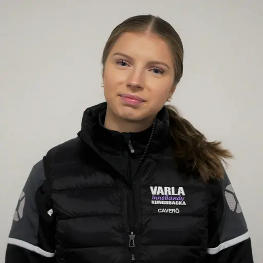 Damlagets Isabella Ilin Persson och Ebba Caverö