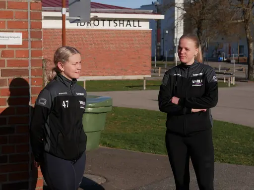 Damlagets Lisa Ekberg och Hanna Niklasson. Foto: Martin Caverö