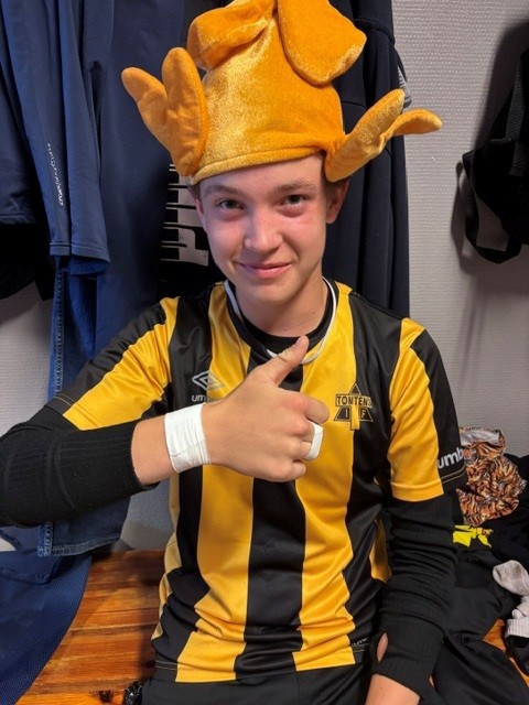 Anton fick Kycklinghatten för sitt slit på mitten och såklart målet.