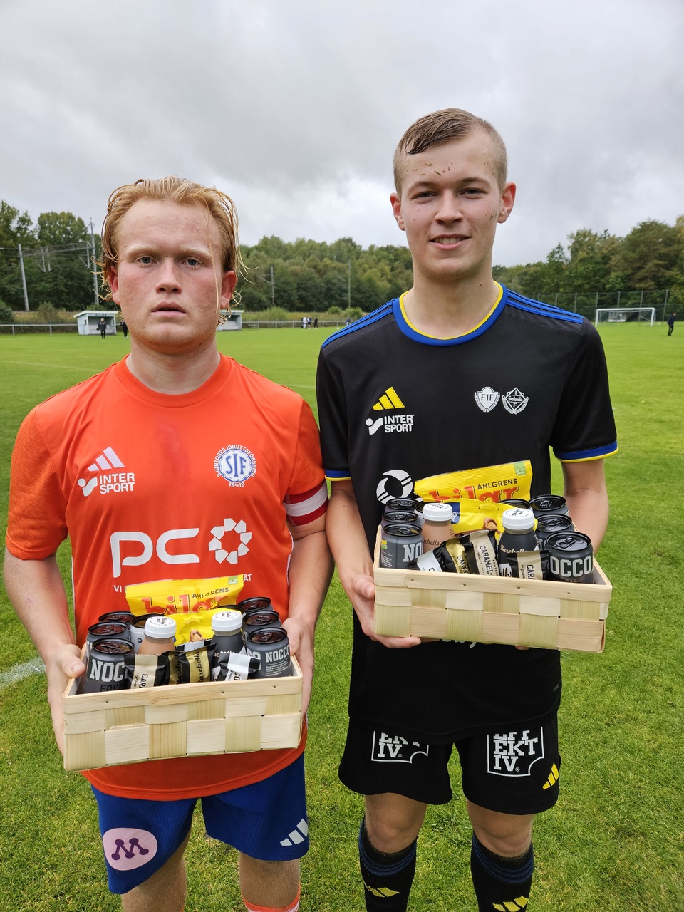 SIF:s Oscar Fransson och FGIF:s Hampus Krantz utsågs till matchens lirare. De fick ta emot priser skänkta av matchväreden ICA Nära Floby.