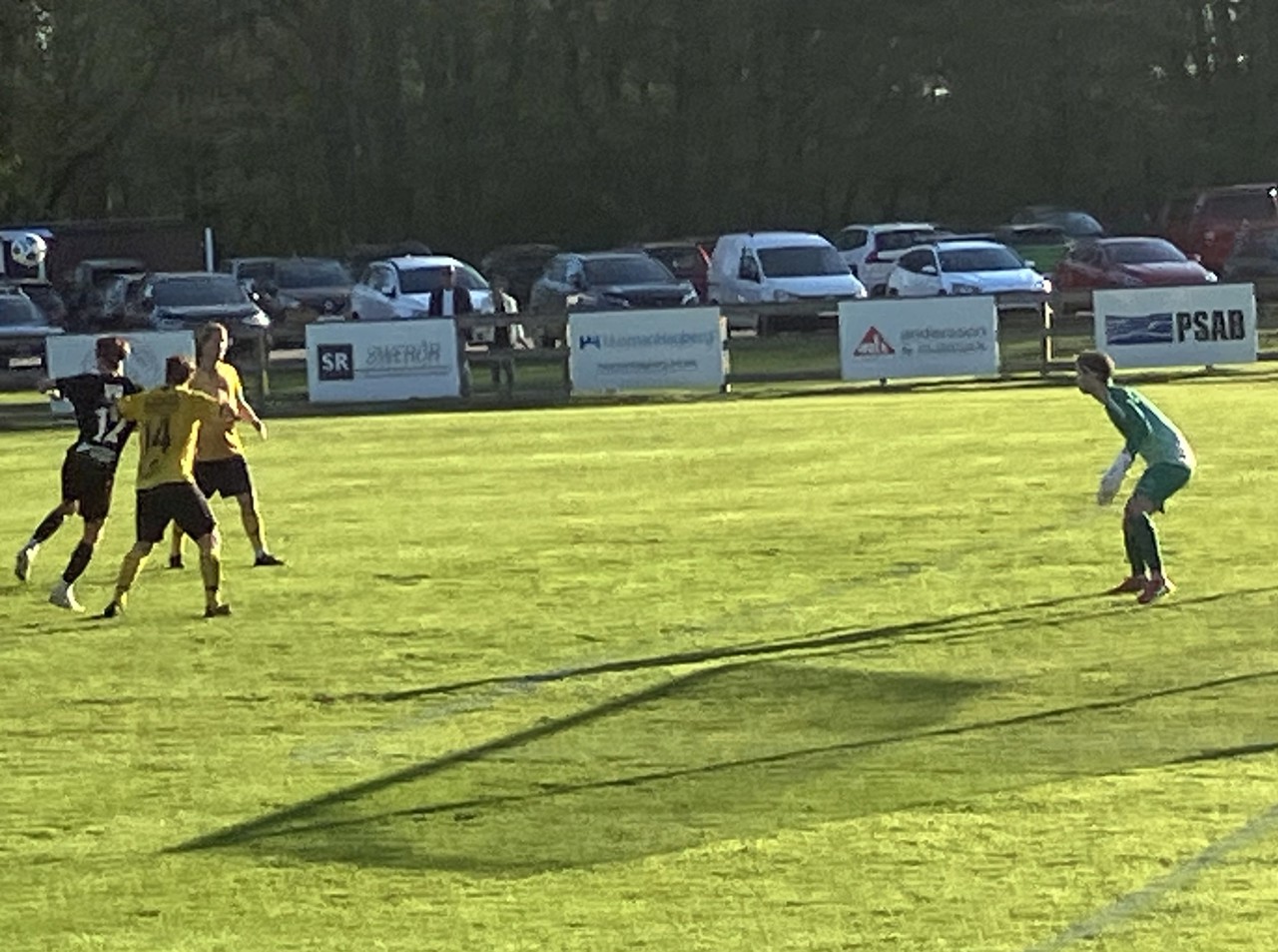 Hannes Elmander attackerar och i nästa moment ordnar han kvitteringen till 1-1. Bild: Mats Karlén