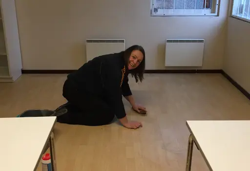 Ett härligt gäng Torgare jobbade hårt med att fixa tilli klubbstugan!