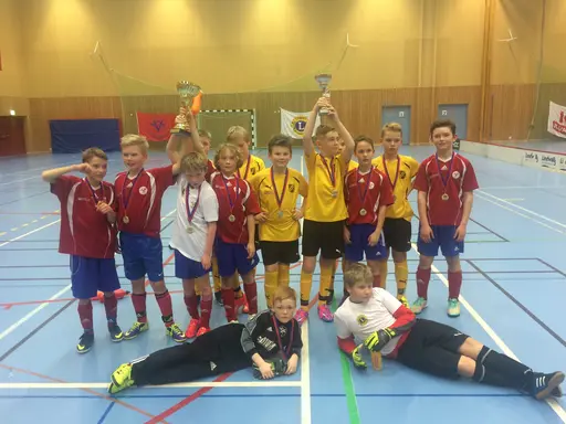 VellingeCupen Lions spelas under tre helger med totalt 274 lag både pojkar och flickor i åldersgrupper 8-13 år. Under cupen spelas totalt 636 matcher!!!