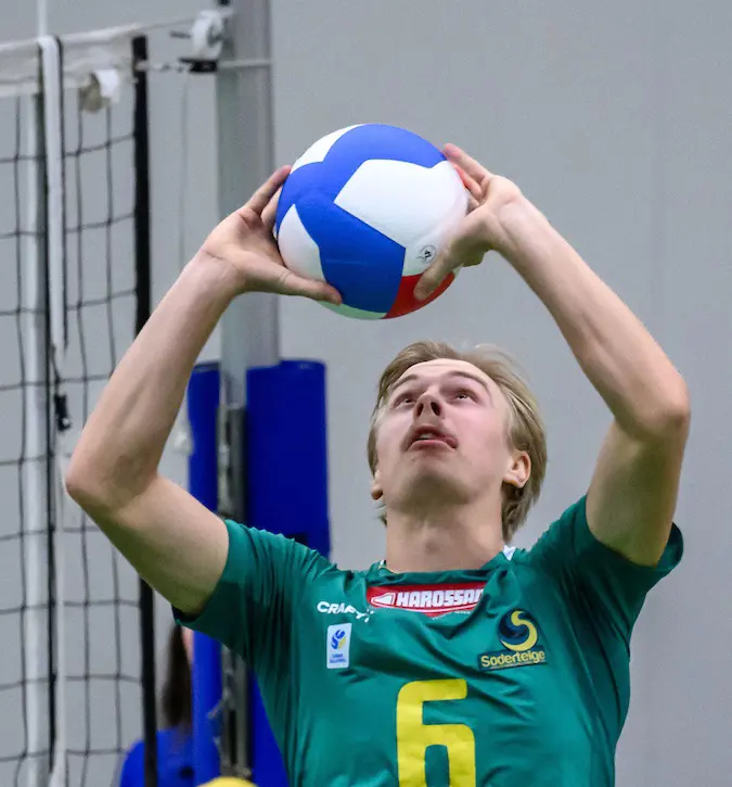 November snygga Gustav lägger ett smör pass