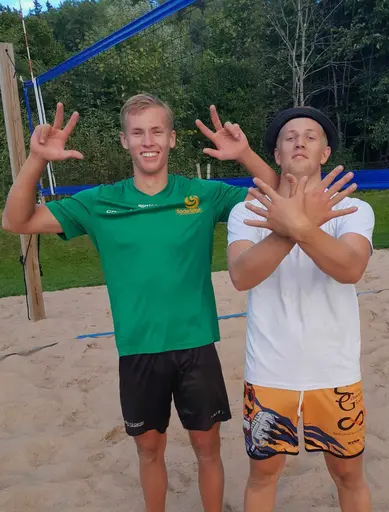 Vinnare: Lucas Olanders / Melker Nordin (Södertelge VBK) och Cira Wikström (Solna VBK) / Sara Lupacchini (08 Beachvolley Club)