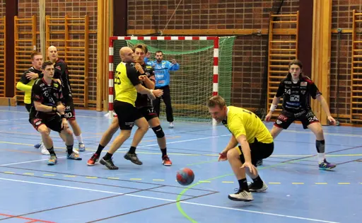 Matchen spelades i Lindängens Sporthall den 16 oktober. Tillslut vann HK Malmö med 2-19. 