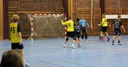 Matchen spelades i Lindängens Sporthall den 16 oktober. Tillslut vann HK Malmö med 2-19. 
