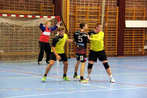 Matchen spelades i Lindängens Sporthall den 16 oktober. Tillslut vann HK Malmö med 2-19. 