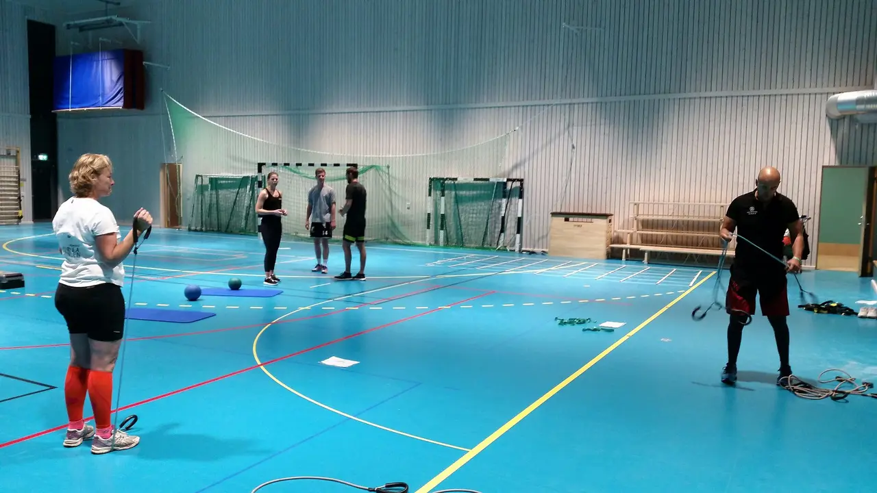 Förberedelser inför handbollsfitness premiären.