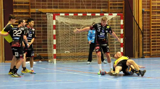 Matchen spelades i Lindängens Sporthall den 16 oktober. Tillslut vann HK Malmö med 2-19. 
