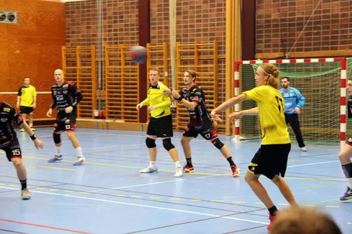 Matchen spelades i Lindängens Sporthall den 16 oktober. Tillslut vann HK Malmö med 2-19. 