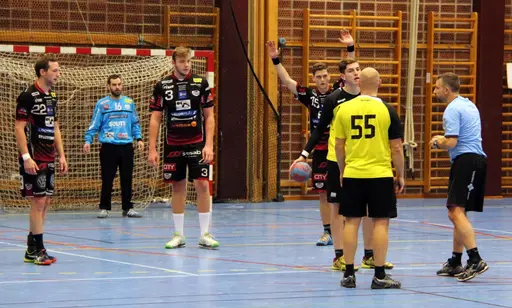 Matchen spelades i Lindängens Sporthall den 16 oktober. Tillslut vann HK Malmö med 2-19. 
