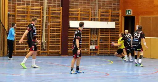 Matchen spelades i Lindängens Sporthall den 16 oktober. Tillslut vann HK Malmö med 2-19. 