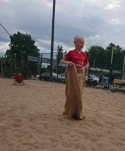 Även spel mot föräldrarna och en härlig grillkväll.