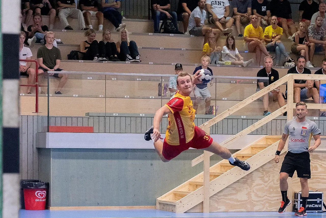 Pga värmen I hallen tvingades vi avbryta fredagens match
