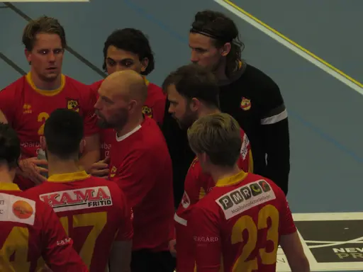 Mycket folk och derbystämning i Furutorpshallen