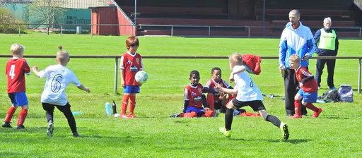 Tajta matcher som böljade fram och tillbaka. Många mål åt båda håll när Åkarp bjöd in Flagg. Foto: Daniel Nunez.