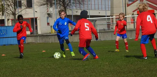 Två tuffa möten med välspelande lag från Kvarnbys P8/P9-lag. Vi fick en inspirerande lektion. Nyttigt att se att samspel lönar sig. Idag var Kvarnby bättre. Foto: Daniel Nunez