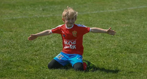 Alla utvecklas och många av spelarna har tagit stora steg. Vi har en jämnare trupp i år och nötningen av passningsspel börjar att synas även i matcherna – ibland. Foto: @daniel_nunez_film_foto