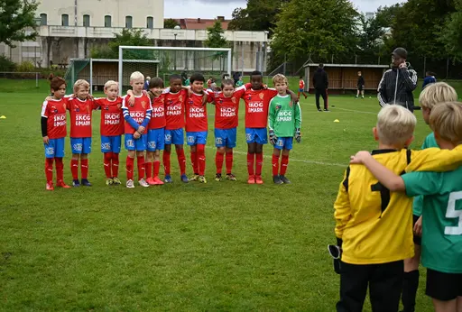 Yrvaken start och tre snabba mål i baken, men det ordnade till sig. Lika tröga i starten som alerta i avslutningen. BK Flaggs 8-åringar bärgade till slut en trygg seger. Foto: Daniel Nunez