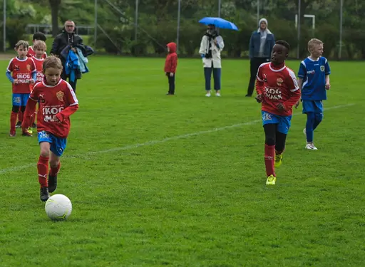 Vi skulle möta två lag från Arlövs BI, men på grund av missförstånd hade Arlöv bara ett lag. Efter ihållande regn på uppvärmningen kom solen och med den målen för Flagg. Många mål. Foto: @daniel_nunez