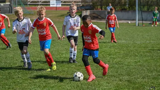 Alla utvecklas och många av spelarna har tagit stora steg. Vi har en jämnare trupp i år och nötningen av passningsspel börjar att synas även i matcherna – ibland. Foto: @daniel_nunez_film_foto