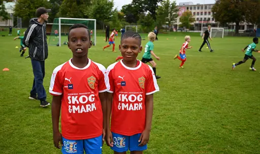 Yrvaken start och tre snabba mål i baken, men det ordnade till sig. Lika tröga i starten som alerta i avslutningen. BK Flaggs 8-åringar bärgade till slut en trygg seger. Foto: Daniel Nunez
