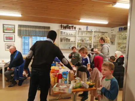 Så mycket god mat som vi ställde fram på bordet efter träningsmatchen mot Lunds BK. Härligt att värma sig med vetskapen om att vi gjort en fin prestation ute på planen. Foto: Beatriz Nunez