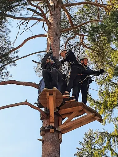 Lagaktivitet på Lidas höghöjdsbana.