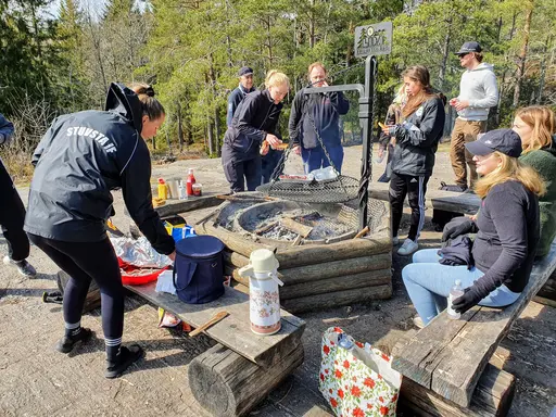 Lagaktivitet på Lidas höghöjdsbana.